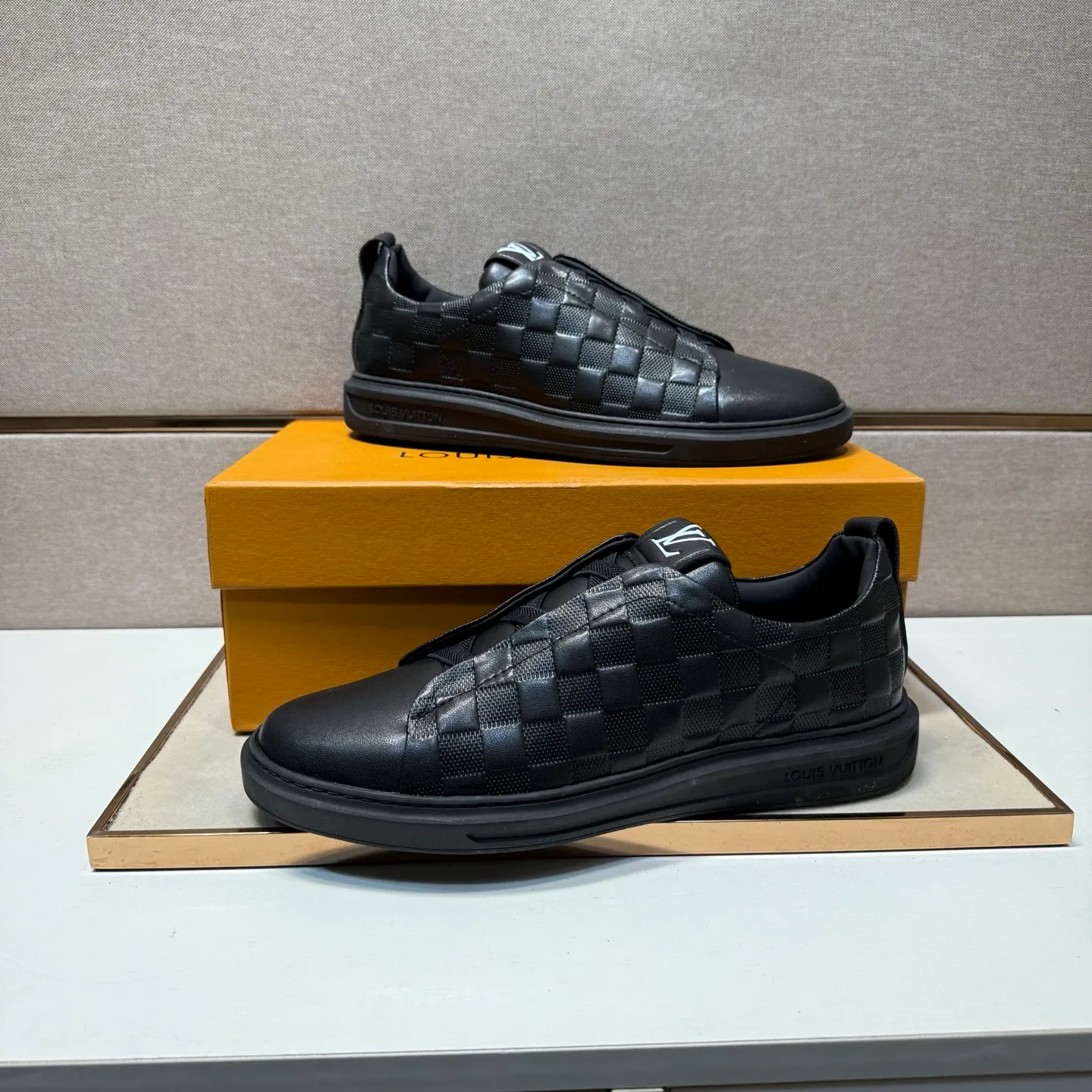 ⬛️Men's shoes 💰p442【LV～】Men's casual shoes 2025z cabinet sales simultaneously 🔶Size: 38-44#️⃣ 🔷2 colors🔜The upper is made of multi-material splicing➕Genuine leather lining, comfortable and breathable, sole: original comfortable and wear-resistant outsole, ⚠️Real shot📱Photographed🎬The real thing is better📢📢📢